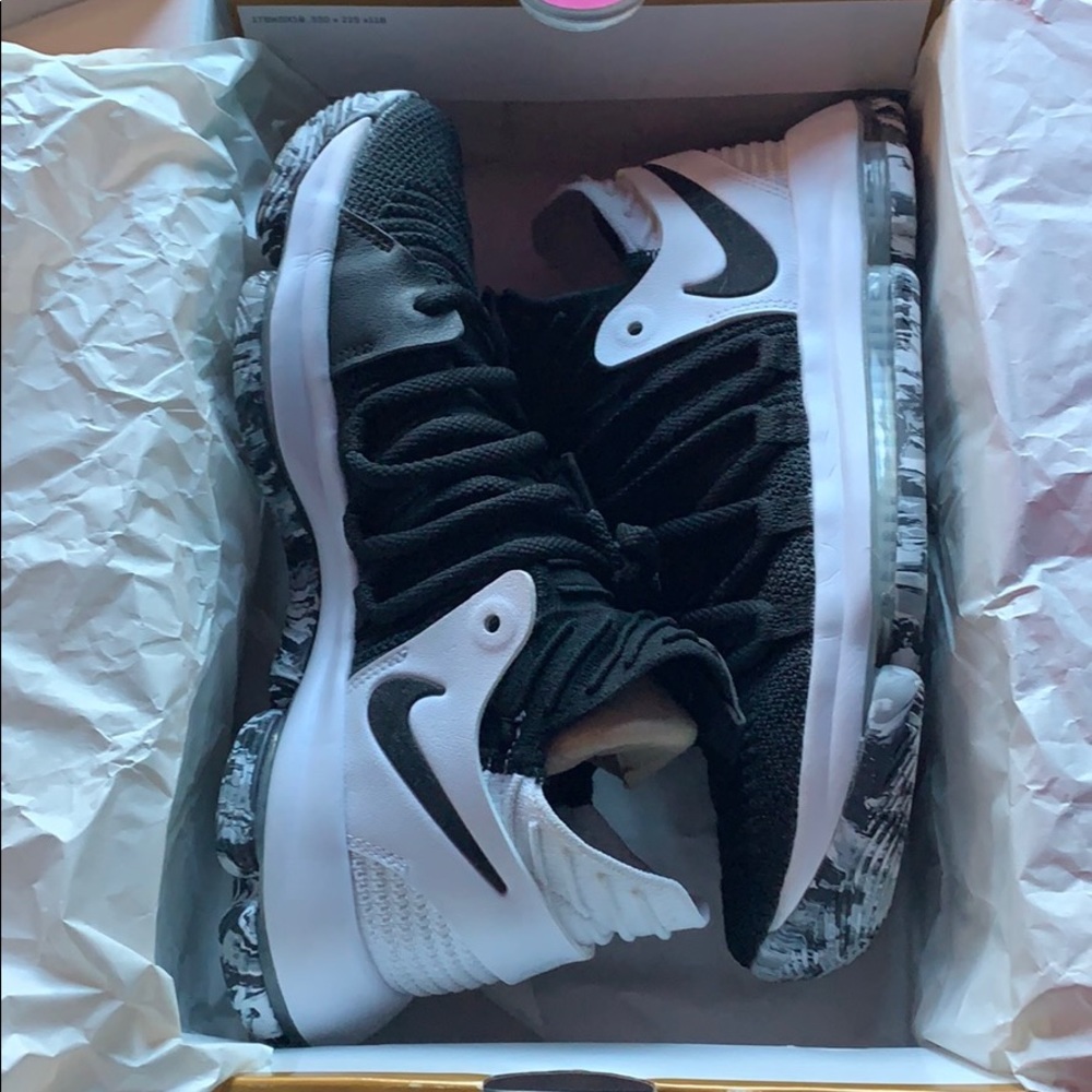 NIKE ZOOM KD10